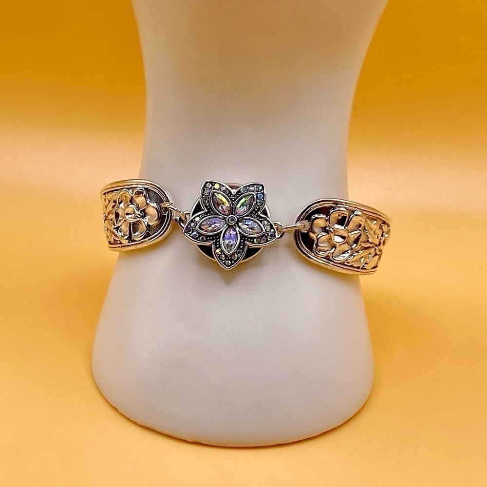 Snap Jewelry Spoon Bracelet with 18mm Iridescent Flower Snap! Size: Medium NWT
